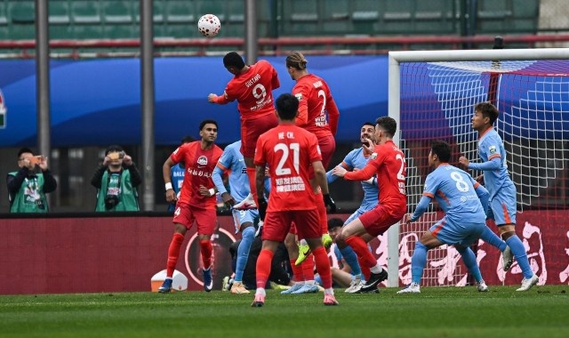 辽宁铁人后，又一争冠队倒下，球迷：不愧是河南队，专治各种不服